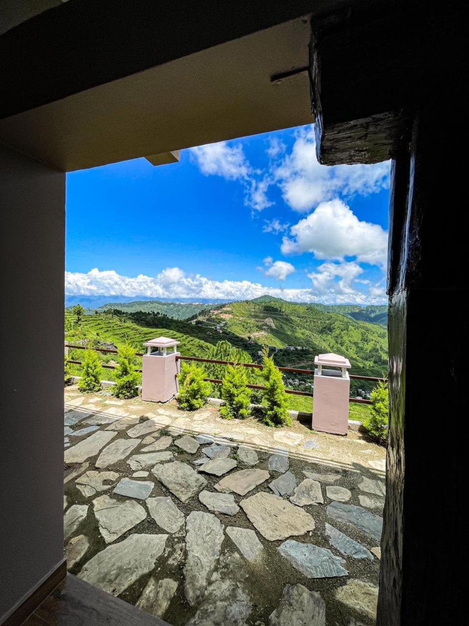 Bsr Farms Resort Pauri Exteriör bild