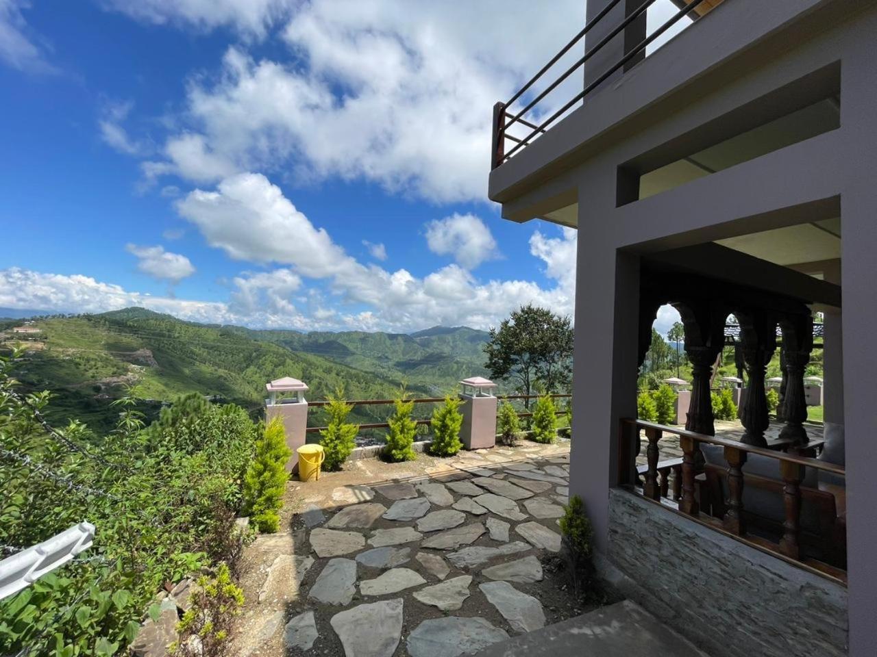Bsr Farms Resort Pauri Exteriör bild